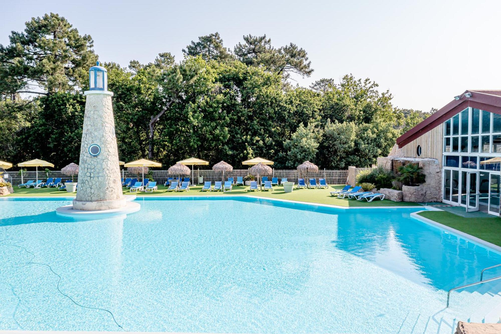 Camping Domaine Les Carrelets De - Maeva Selection 5*